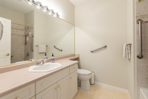 424-13880 70 Avenue, Surrey, BC 