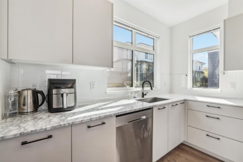 58-15255 Sitka Drive, Surrey, BC 