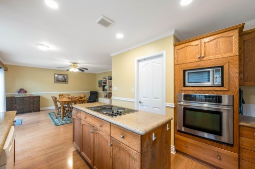 3556 Dunsmiur Way, Abbotsford, BC 