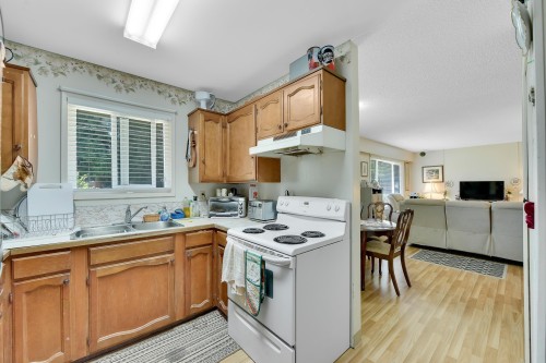 15835 Russell Avenue, White Rock, BC 