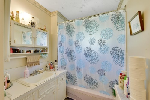 15835 Russell Avenue, White Rock, BC 