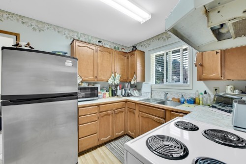 15835 Russell Avenue, White Rock, BC 