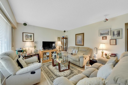 15835 Russell Avenue, White Rock, BC 