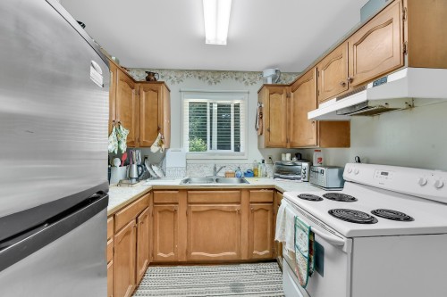 15835 Russell Avenue, White Rock, BC 