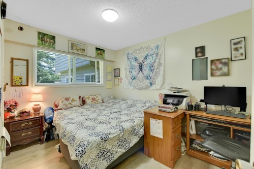 15835 Russell Avenue, White Rock, BC 