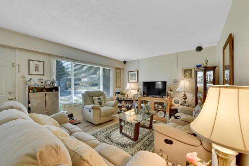 15835 Russell Avenue, White Rock, BC 