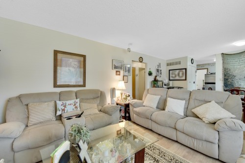 15835 Russell Avenue, White Rock, BC 