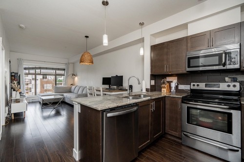 215-13468 King George Boulevard, Surrey, BC 