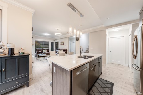 207-13799 101 Avenue, Surrey, BC 