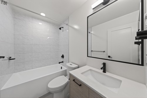 305-20077 84 Avenue, Langley, BC 