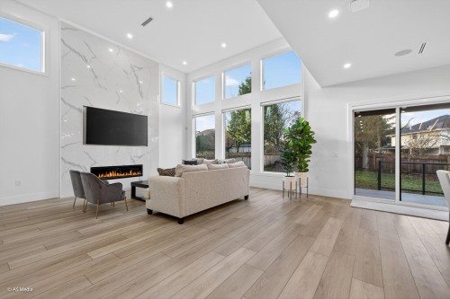 6723 122A Street, Surrey, BC 