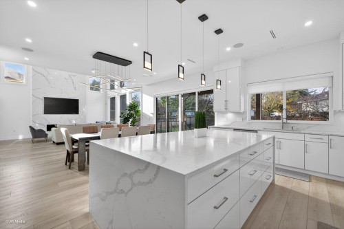 6723 122A Street, Surrey, BC 