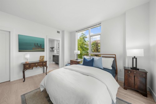 301-15445 Vine Avenue, Surrey, BC 