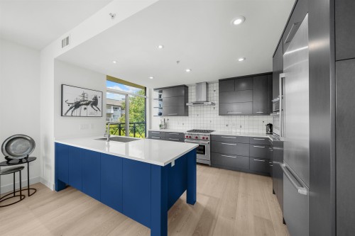 301-15445 Vine Avenue, Surrey, BC 