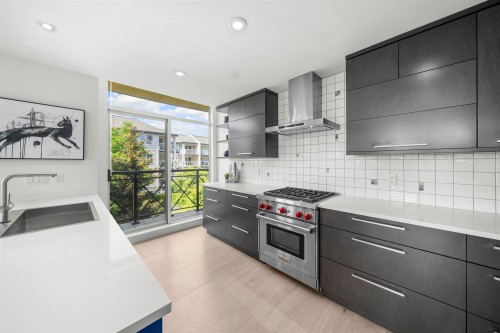 301-15445 Vine Avenue, Surrey, BC 