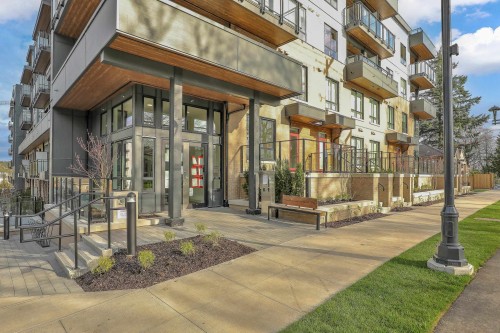 Th4-9456 134 Street, Surrey, BC 