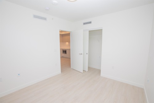 2206-13675 107A Avenue, Surrey, BC 