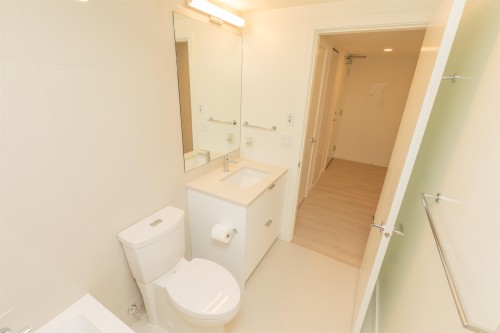 2206-13675 107A Avenue, Surrey, BC 