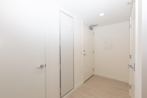 2206-13675 107A Avenue, Surrey, BC 