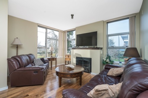 204-15777 Marine Drive, Surrey, BC 