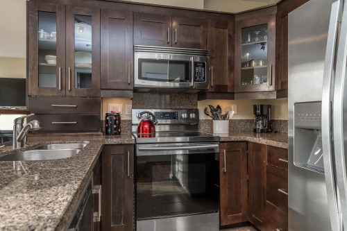 204-15777 Marine Drive, Surrey, BC 