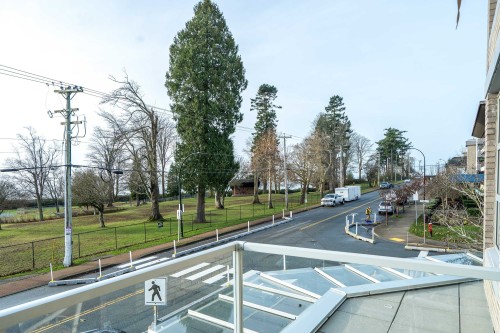 204-15777 Marine Drive, Surrey, BC 