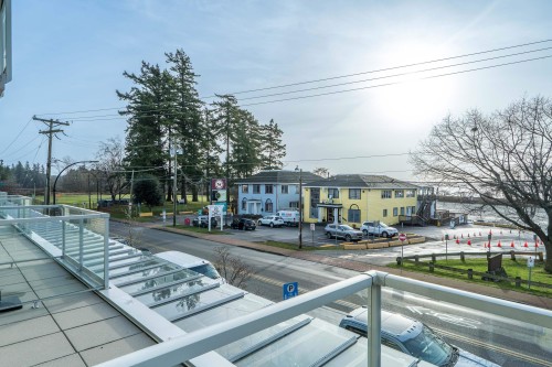 204-15777 Marine Drive, Surrey, BC 