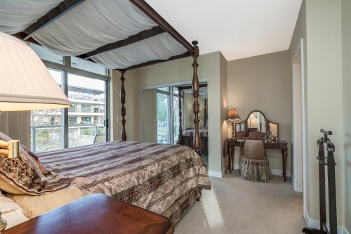 204-15777 Marine Drive, Surrey, BC 