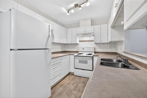 303-9865 140 Street, Surrey, BC 