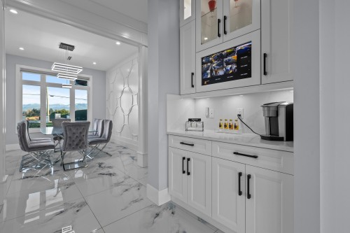 1283 Gladwin Road, Abbotsford, BC 