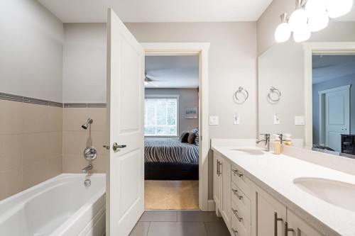 25-19560 68 Avenue, Surrey, BC 