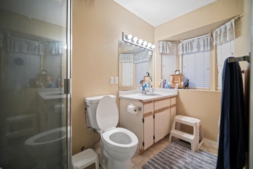 18592 62 Avenue, Surrey, BC 