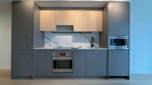 512-13725 George Junction  Surrey, BC V3T 4Y3