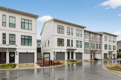 71-2774 Montrose Avenue, Abbotsford, BC 