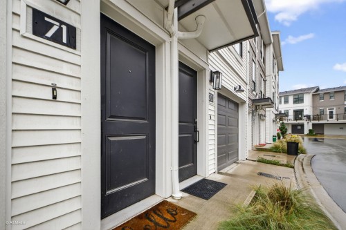 71-2774 Montrose Avenue, Abbotsford, BC 