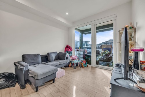 325-13788 76 Avenue, Surrey, BC 