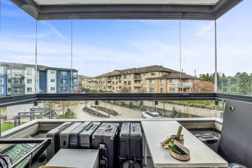 325-13788 76 Avenue, Surrey, BC 