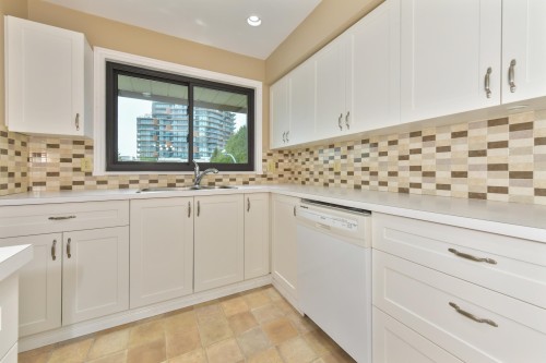 301-15317 Thrift Avenue, White Rock, BC 