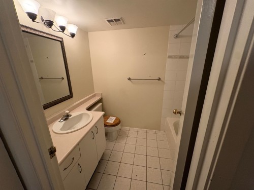 102-10533 University Drive, Surrey, BC 