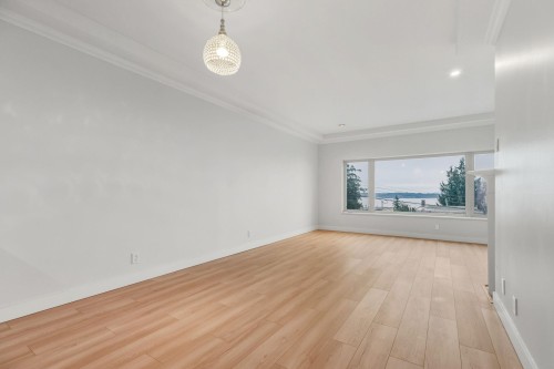 204-15176 Buena Vista Avenue, White Rock, BC 