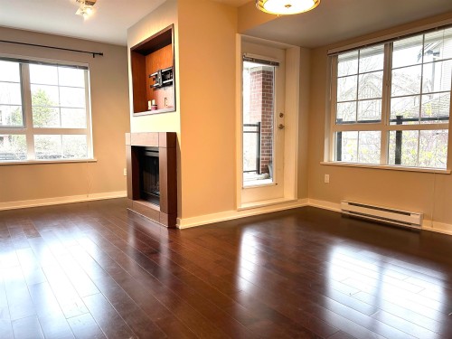 205-2940 King George Boulevard, Surrey, BC 