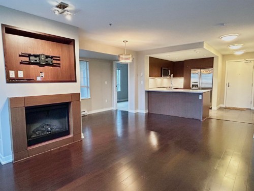 205-2940 King George Boulevard, Surrey, BC 