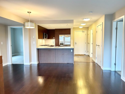 205-2940 King George Boulevard, Surrey, BC 