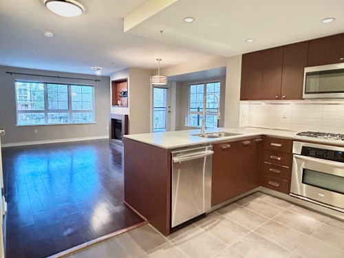 205-2940 King George Boulevard, Surrey, BC 