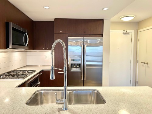 205-2940 King George Boulevard, Surrey, BC 