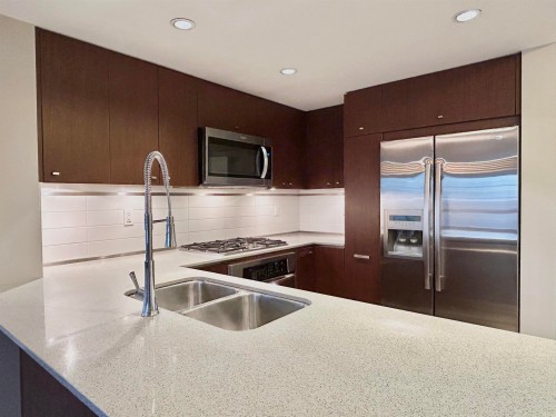 205-2940 King George Boulevard, Surrey, BC 