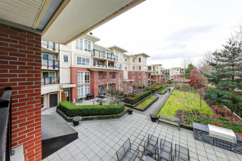 205-2940 King George Boulevard, Surrey, BC 