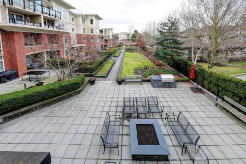 205-2940 King George Boulevard, Surrey, BC 