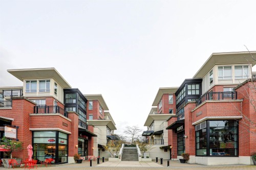 205-2940 King George Boulevard, Surrey, BC 