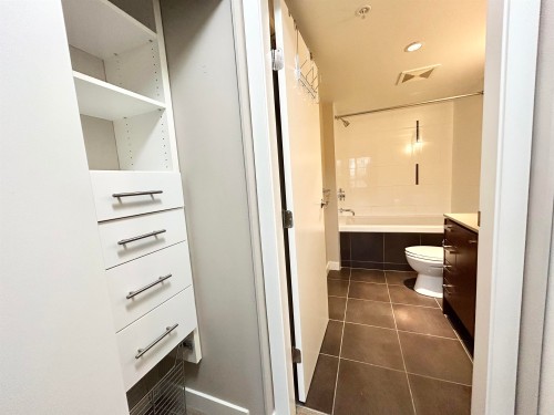 205-2940 King George Boulevard, Surrey, BC 